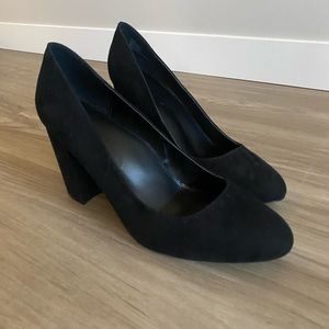 Black block heel